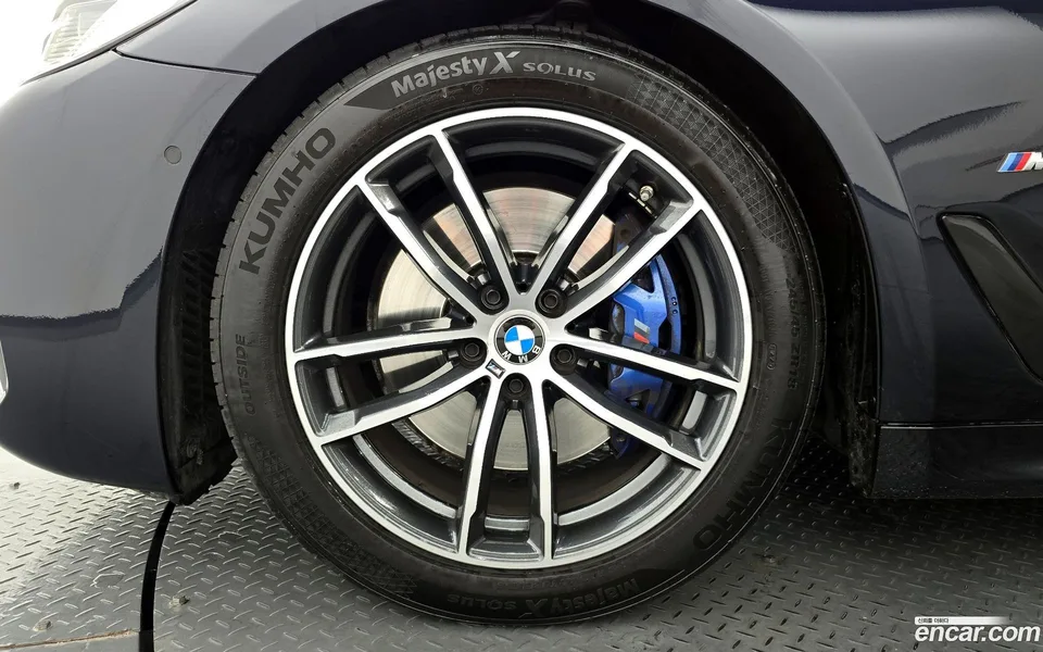 BMW 5 Series 520i M 2023 — миниатюра 5