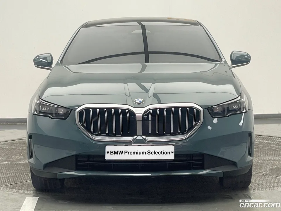 BMW 5 Series 530i xDrive 2025 — миниатюра 3