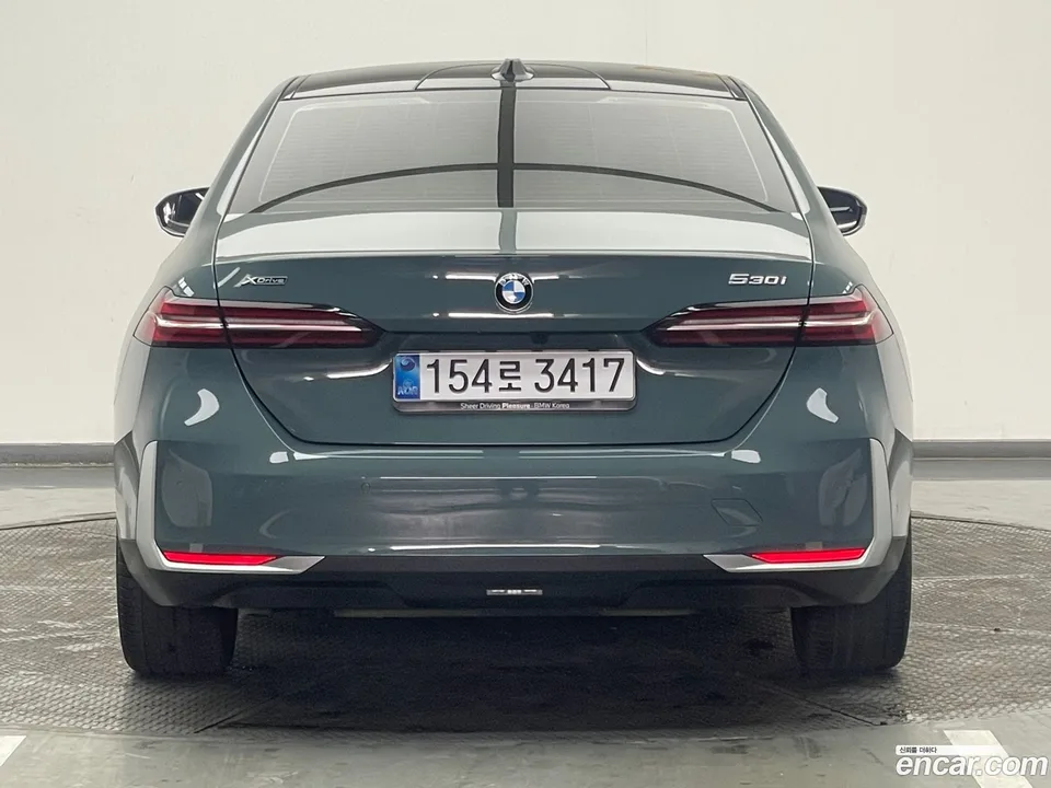 BMW 5 Series 530i xDrive 2025 — миниатюра 4
