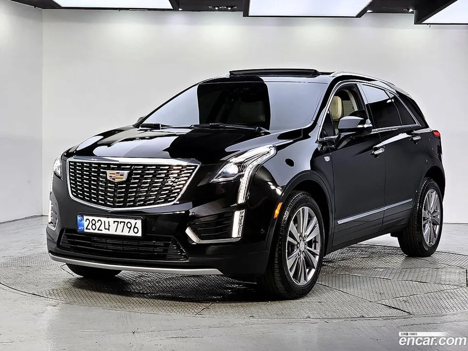 Cadillac XT5 3.6 AWD 2023 — photo 1, buy with delivery to Moscow