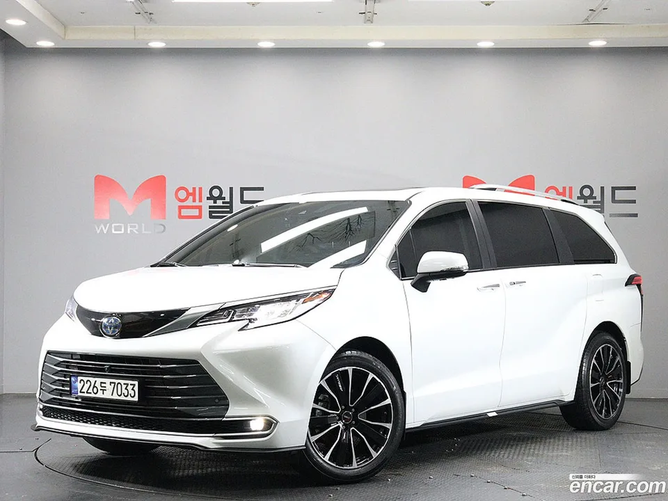 Toyota Sienna 2.5 2WD 2023 — фото 1, купить с доставкой в Москву