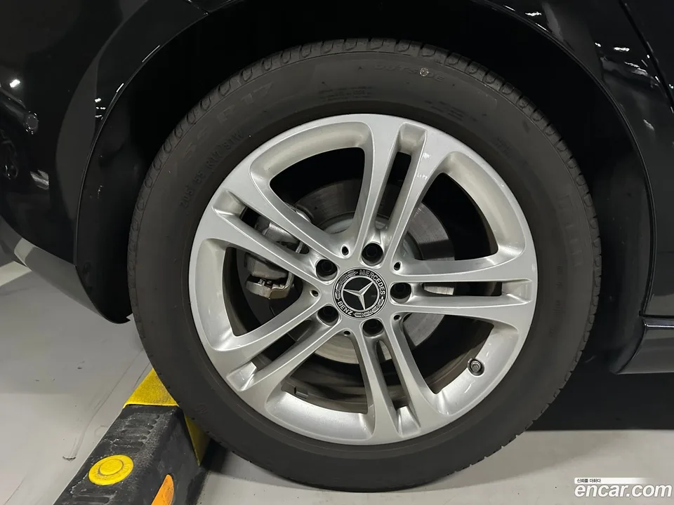 Mercedes-Benz A-Class A220 2024 — миниатюра 2