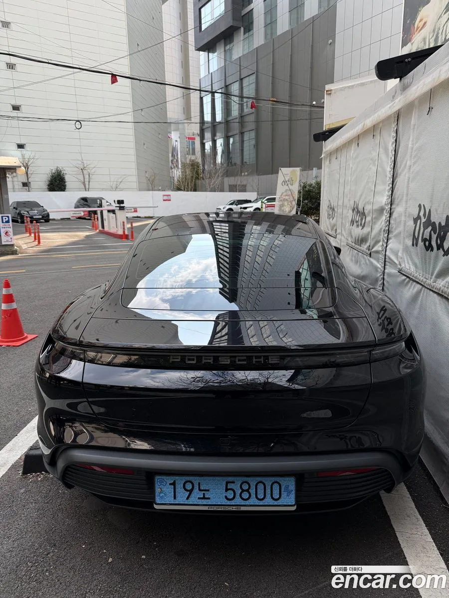 Porsche Taycan 4S 2025 — thumbnail 4