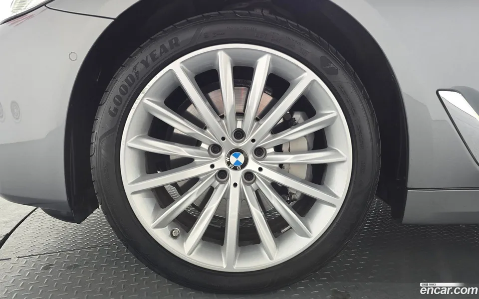 BMW 5 Series 530i 2023 — миниатюра 2