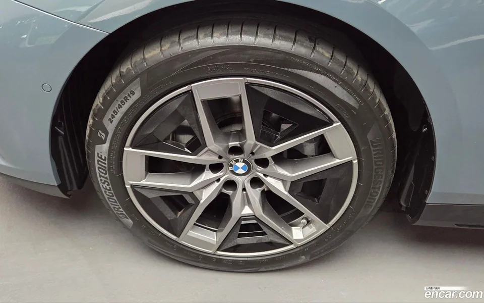 BMW 5 Series 520i 2025 — миниатюра 2