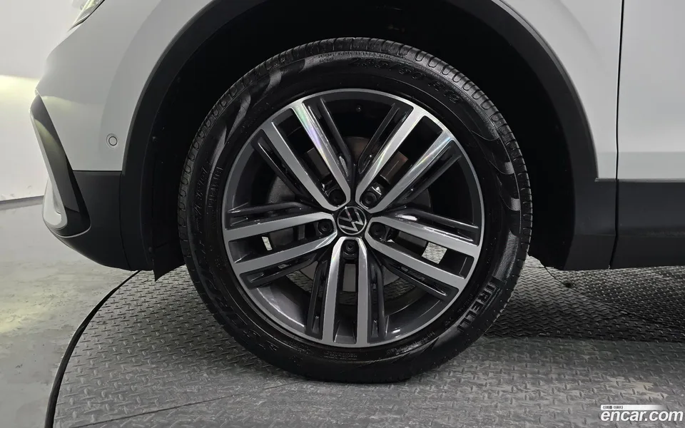 Volkswagen Tiguan Allspace 2.0 TSI 2023 — миниатюра 5