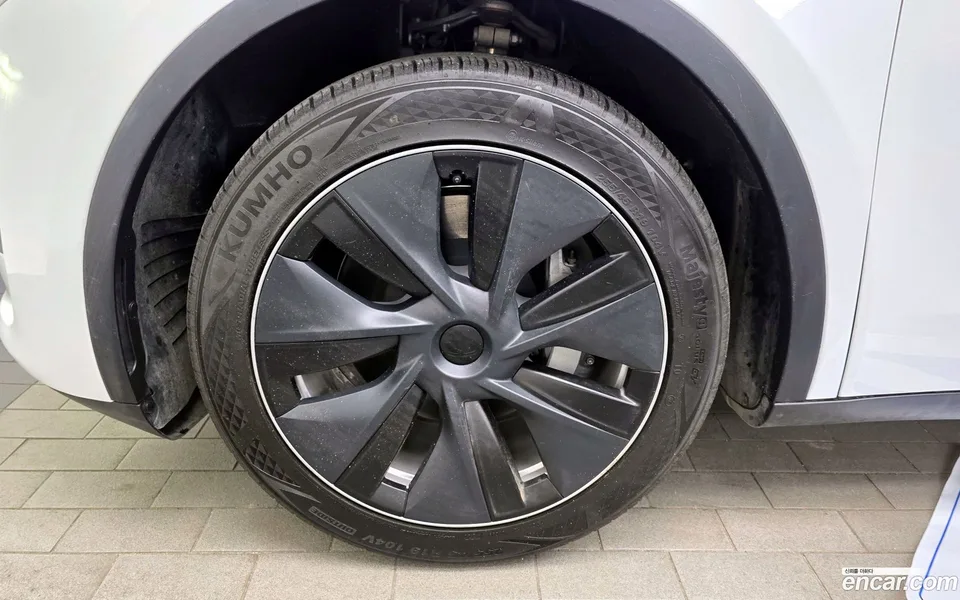 Tesla Model Y RWD 2024 — миниатюра 2