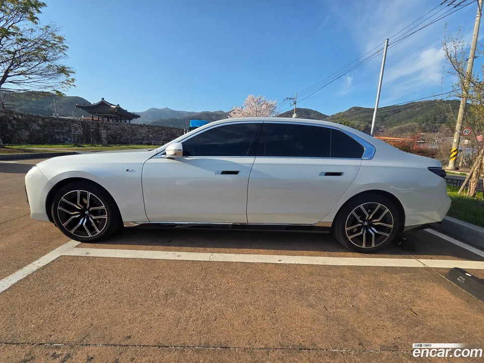 BMW 7 Series 740d xDrive M 2024 — миниатюра 5