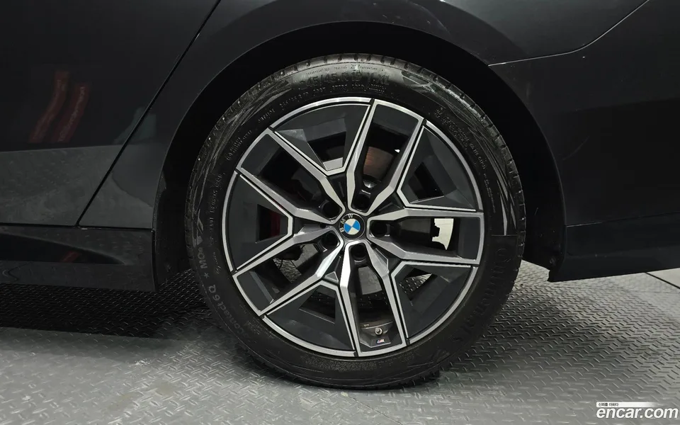 BMW 5 Series 520i 2024 — миниатюра 5