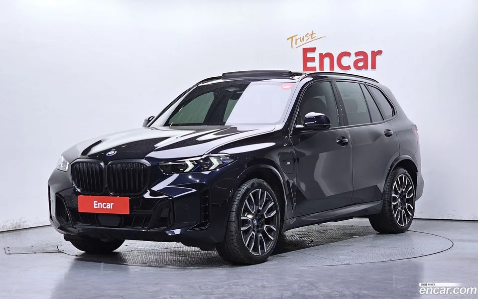 BMW X5 xDrive 50e M 2025 — фото 1, купить с доставкой в Москву