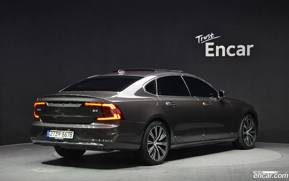 Volvo S90 B5 2023 — миниатюра 2