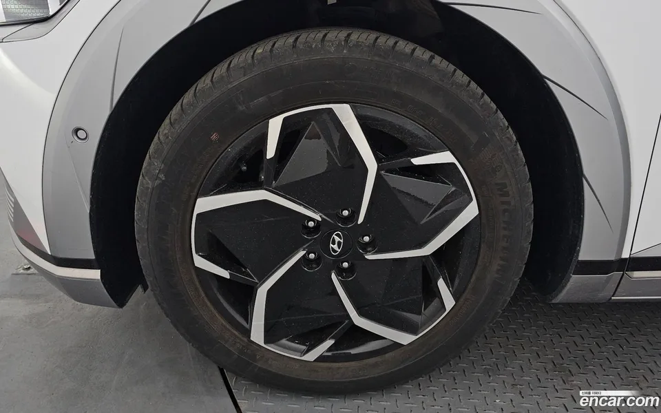 Hyundai Ioniq 5 2023 — миниатюра 2