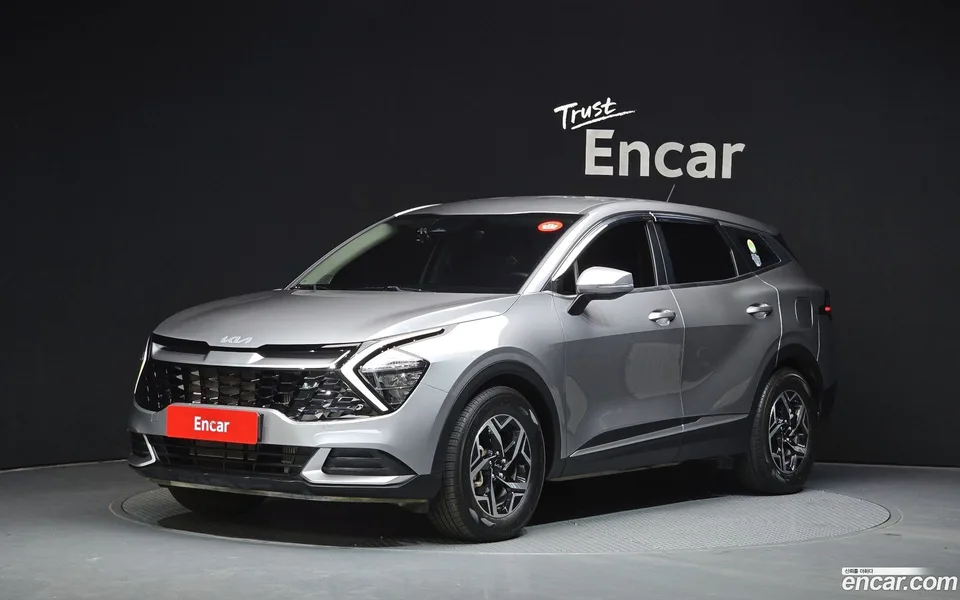 Kia Sportage 2.0 2WD 2023 — фото 1, купить с доставкой в Москву