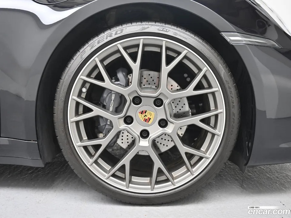 Porsche 911 (992) 2024 — миниатюра 2