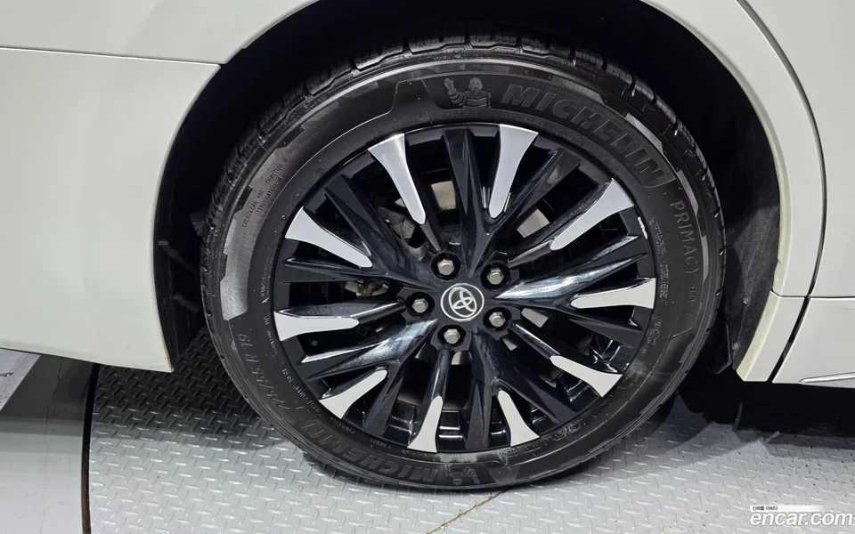 Toyota Alphard 2.5 HEV AWD 2024 — миниатюра 2