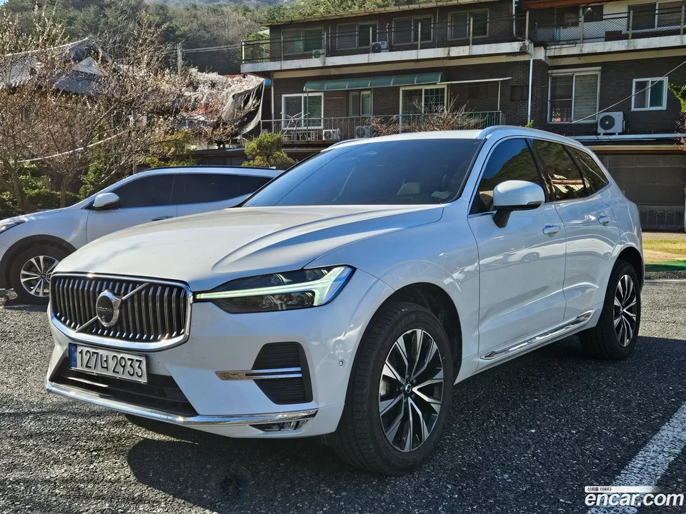 Volvo XC60 B5 2023 — фото 1, купить с доставкой в Москву