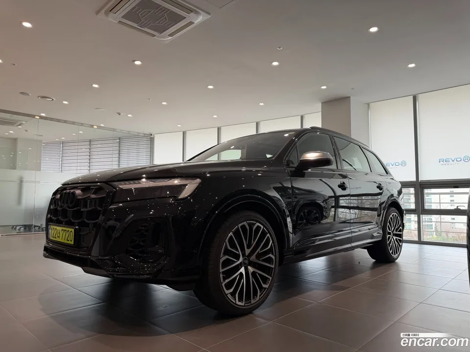 Audi SQ7 (4M) 4.0 TFSI 2026 — фото 1, купить с доставкой в Москву