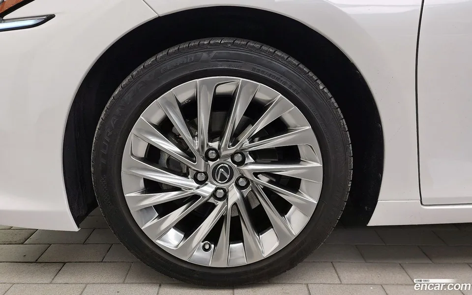 Lexus ES 300h 2023 — миниатюра 2