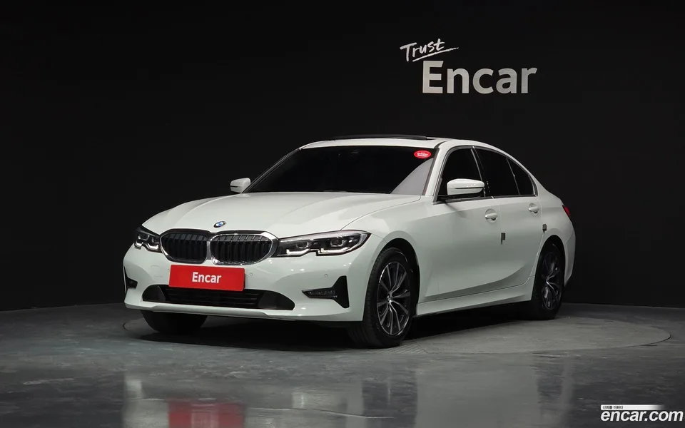 BMW 3 Series 320i 2022 — фото 1, купить с доставкой в Москву
