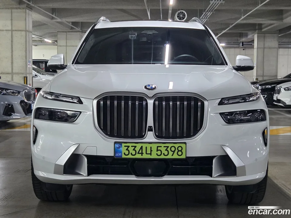 BMW X7 xDrive 40i 7 2025 — миниатюра 3