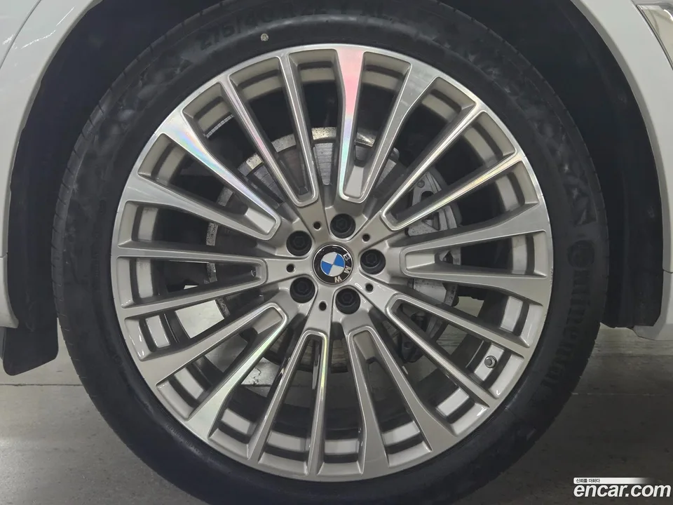 BMW X7 xDrive 40i 7 2025 — миниатюра 5