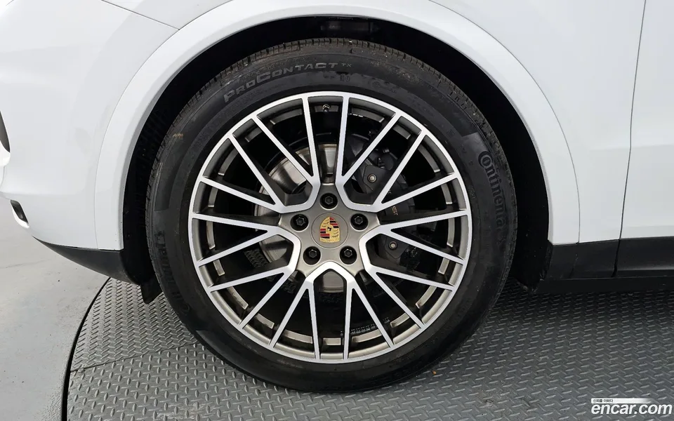 Porsche Cayenne 3.0 2023 — миниатюра 2