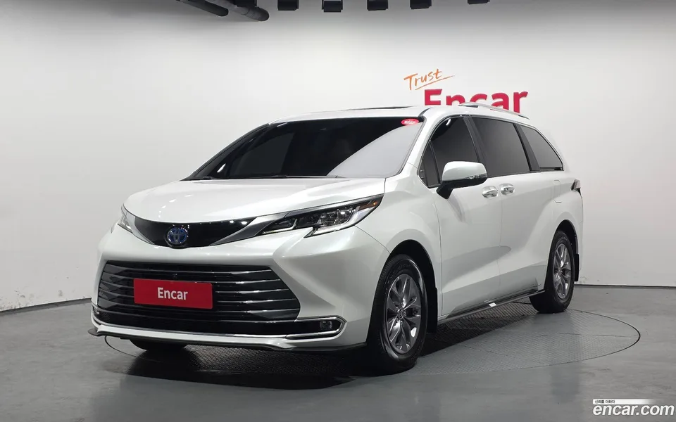 Toyota Sienna 2.5 AWD 2024 — фото 1, купить с доставкой в Москву
