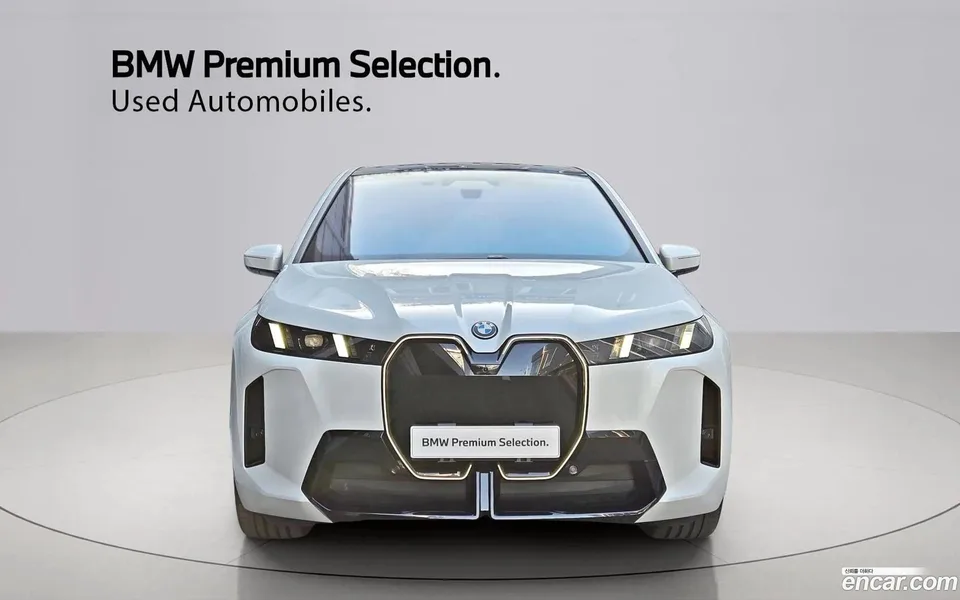 BMW iX xDrive60 M 2025 — миниатюра 3