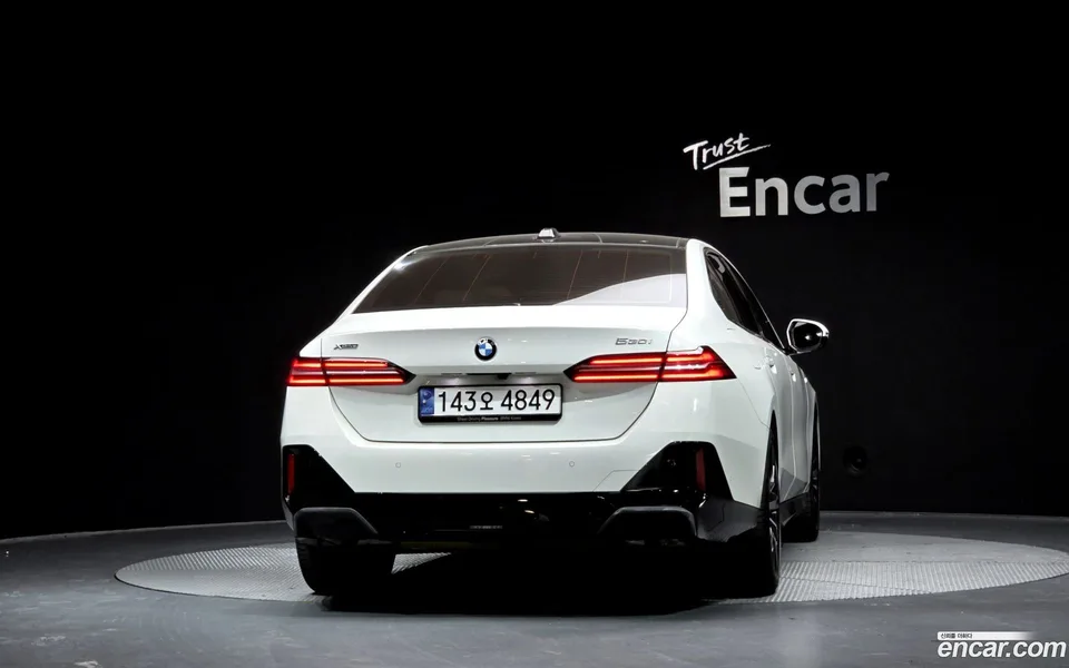 BMW 5 Series 530i xDrive M 2023 — миниатюра 4