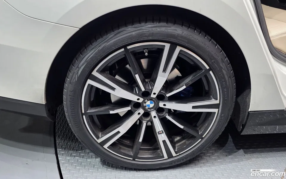 BMW 5 Series 530i xDrive M 2023 — миниатюра 5