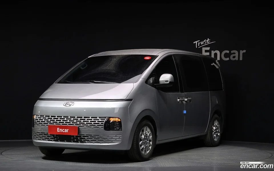 Hyundai Staria 3 2022 — фото 1, купить с доставкой в Москву