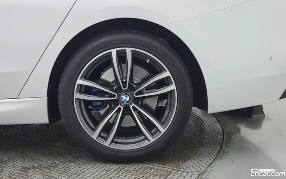 BMW 6 Series GT 620d M 2024 — миниатюра 2