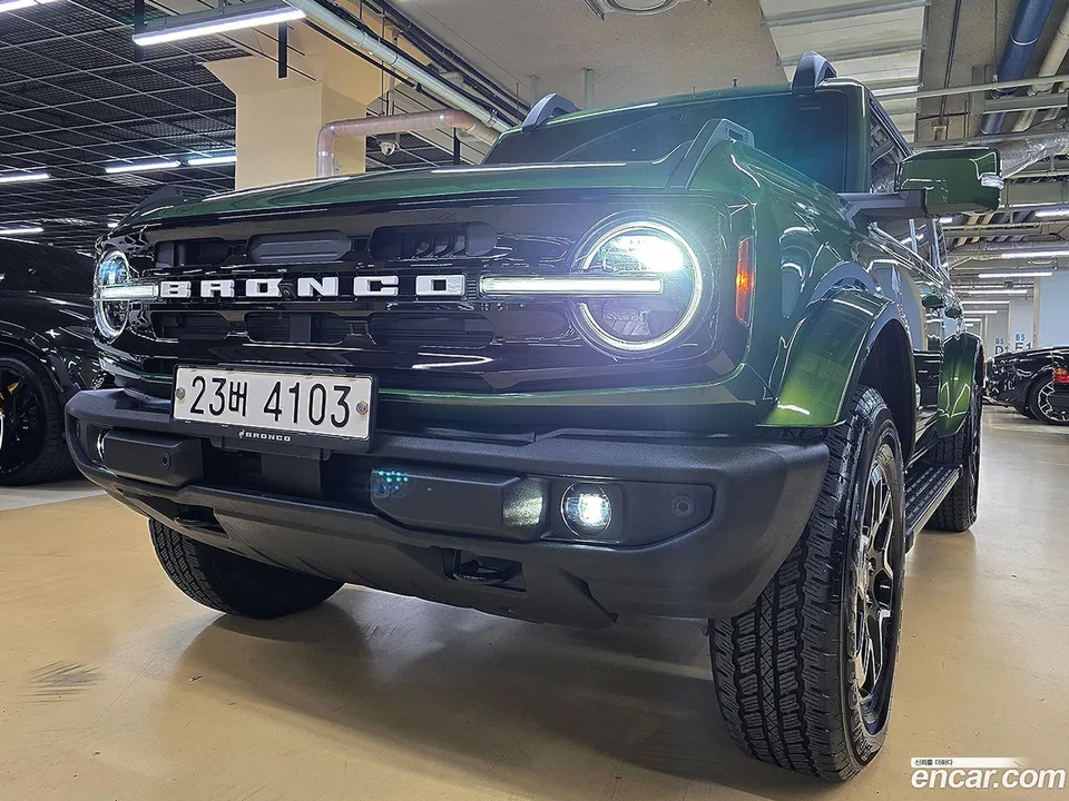 Ford Bronco 2.7 2023 — фото 1, купить с доставкой в Москву