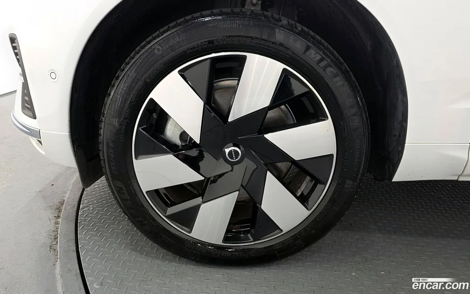 Volvo XC60 T8 2024 — миниатюра 5