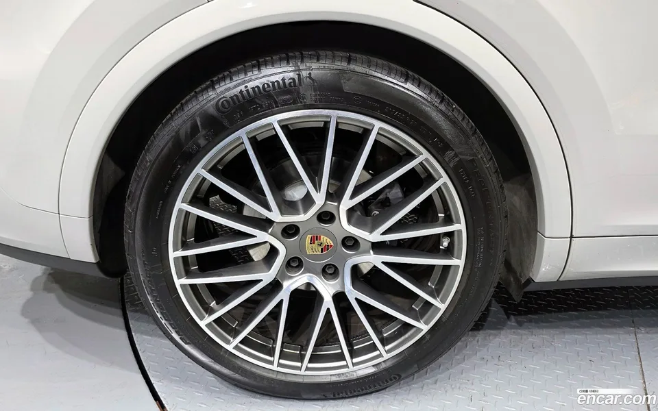 Porsche Cayenne 3.0 2023 — миниатюра 2