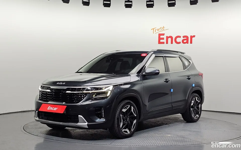 Kia Seltos 1.6 4WD 2023 — фото 1, купить с доставкой в Москву
