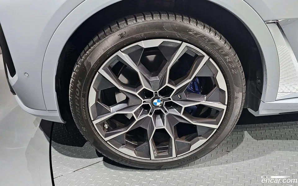 BMW X7 xDrive 40i M 6 2023 — миниатюра 2