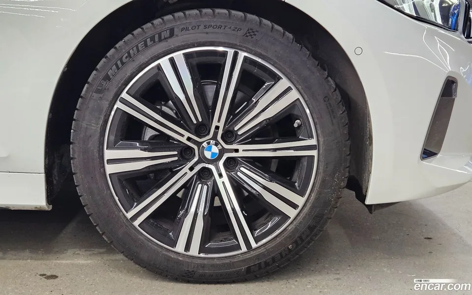 BMW 3 Series 320i 2025 — миниатюра 2