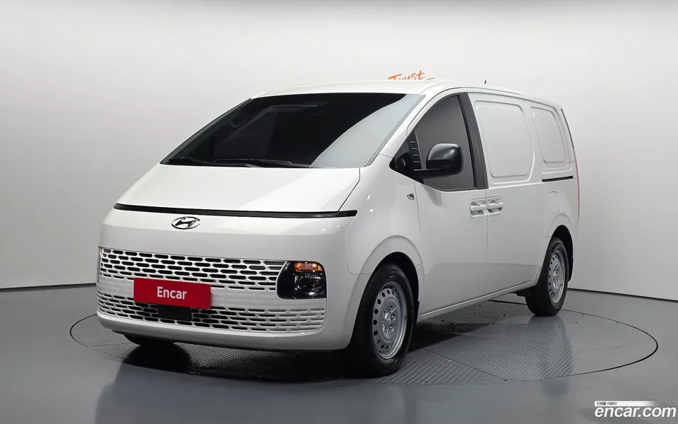 Hyundai Staria 3 2023 — фото 1, купить с доставкой в Москву