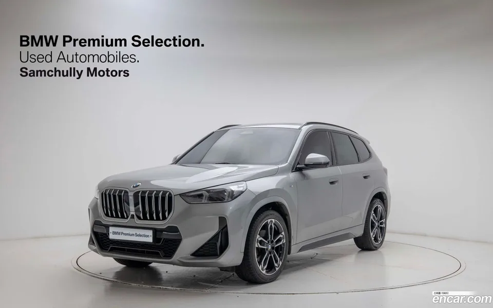 BMW X1 sDrive 20i M 2023 — фото 1, купить с доставкой в Москву
