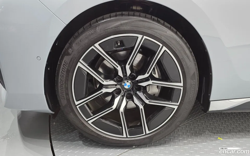 BMW 7 Series 740d xDrive M 2025 — миниатюра 5