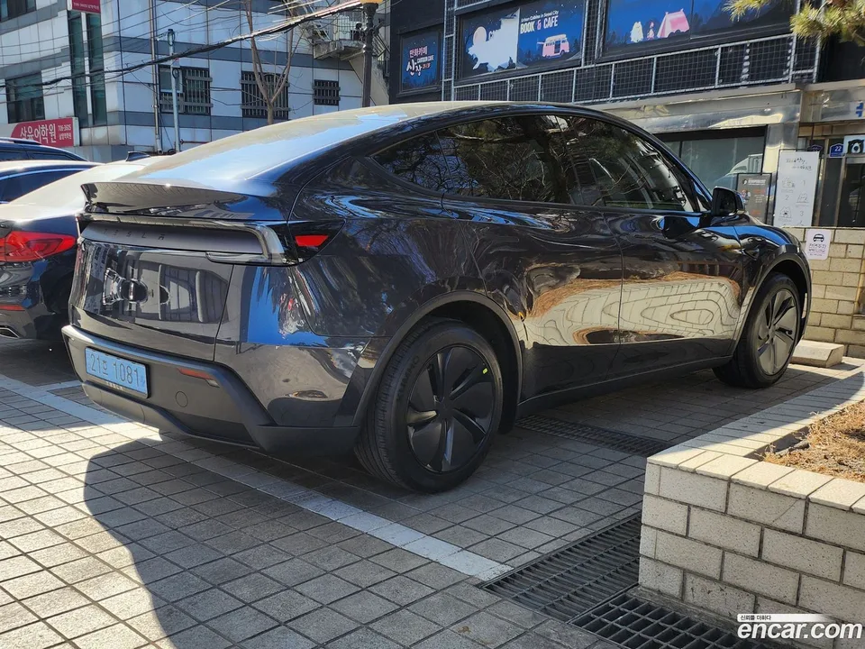 Tesla Model Y RWD 2026 — миниатюра 5