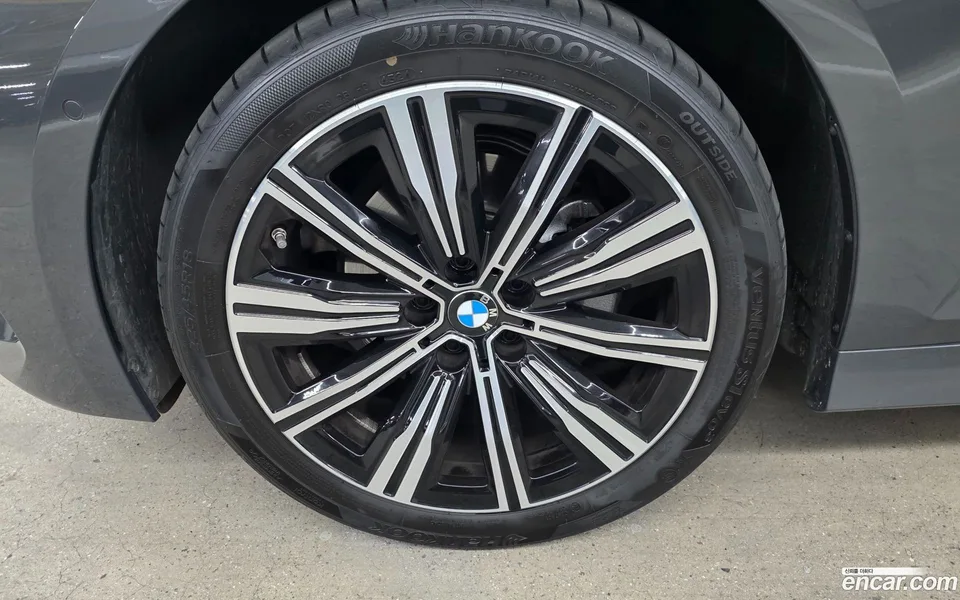 BMW 3 Series 320i 2025 — миниатюра 2