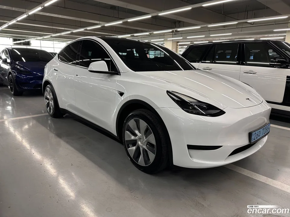 Tesla Model Y RWD 2023 — миниатюра 3