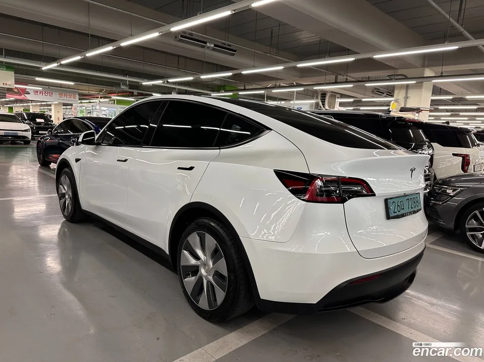 Tesla Model Y RWD 2023 — миниатюра 4