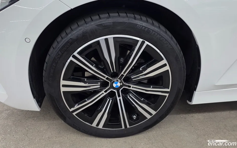 BMW 3 Series 320i 2025 — миниатюра 2
