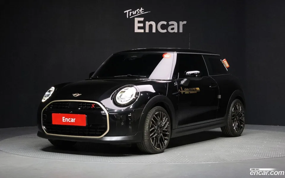 MINI Cooper S 2024 — фото 1, купить с доставкой в Москву
