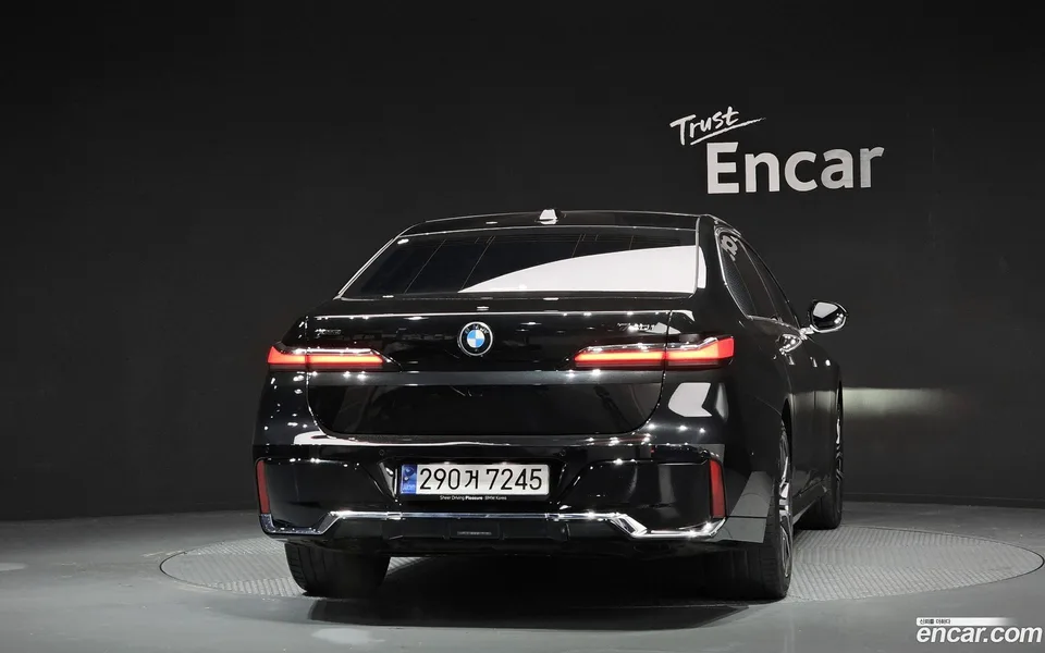 BMW 7 Series 740i xDrive M 2024 — миниатюра 4