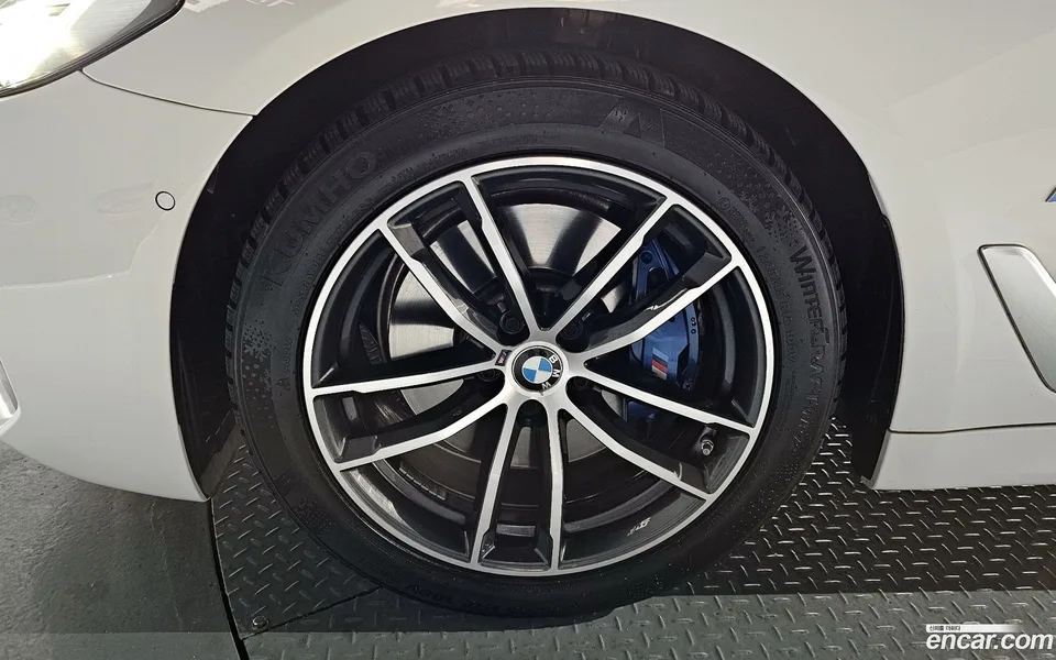 BMW 5 Series 520i M 2023 — миниатюра 5