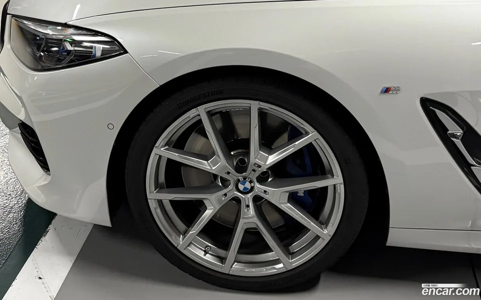 BMW 8 Series M850i xDrive 2023 — миниатюра 5